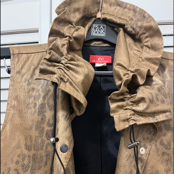 Knee length high collared animal print vest - Picture 1 of 6